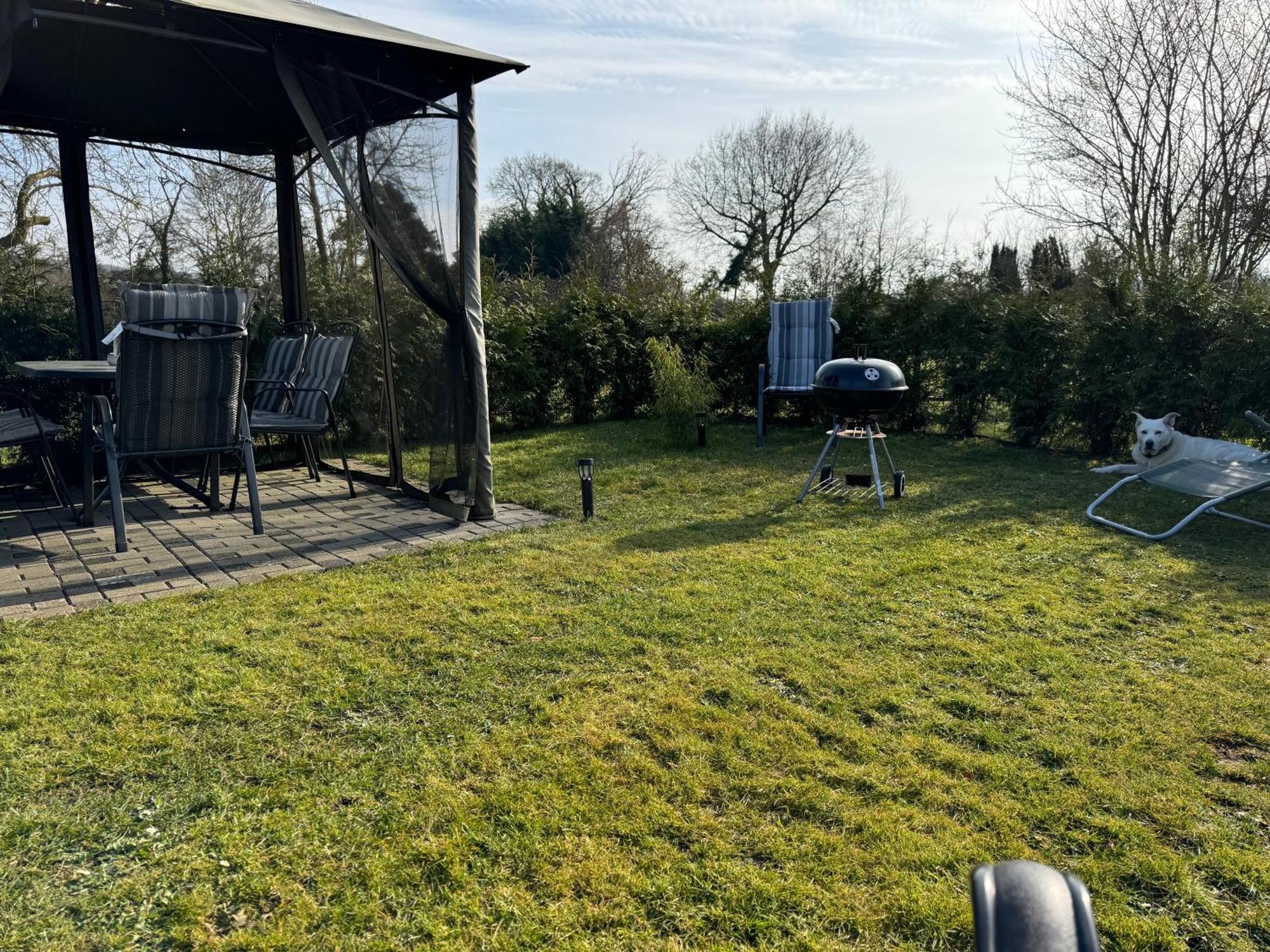 Ferienwohnung Am See Dillich - Ruhige Lage - Eigener Garten - Direkt Neben Einem Natursee Borken  Bagian luar foto