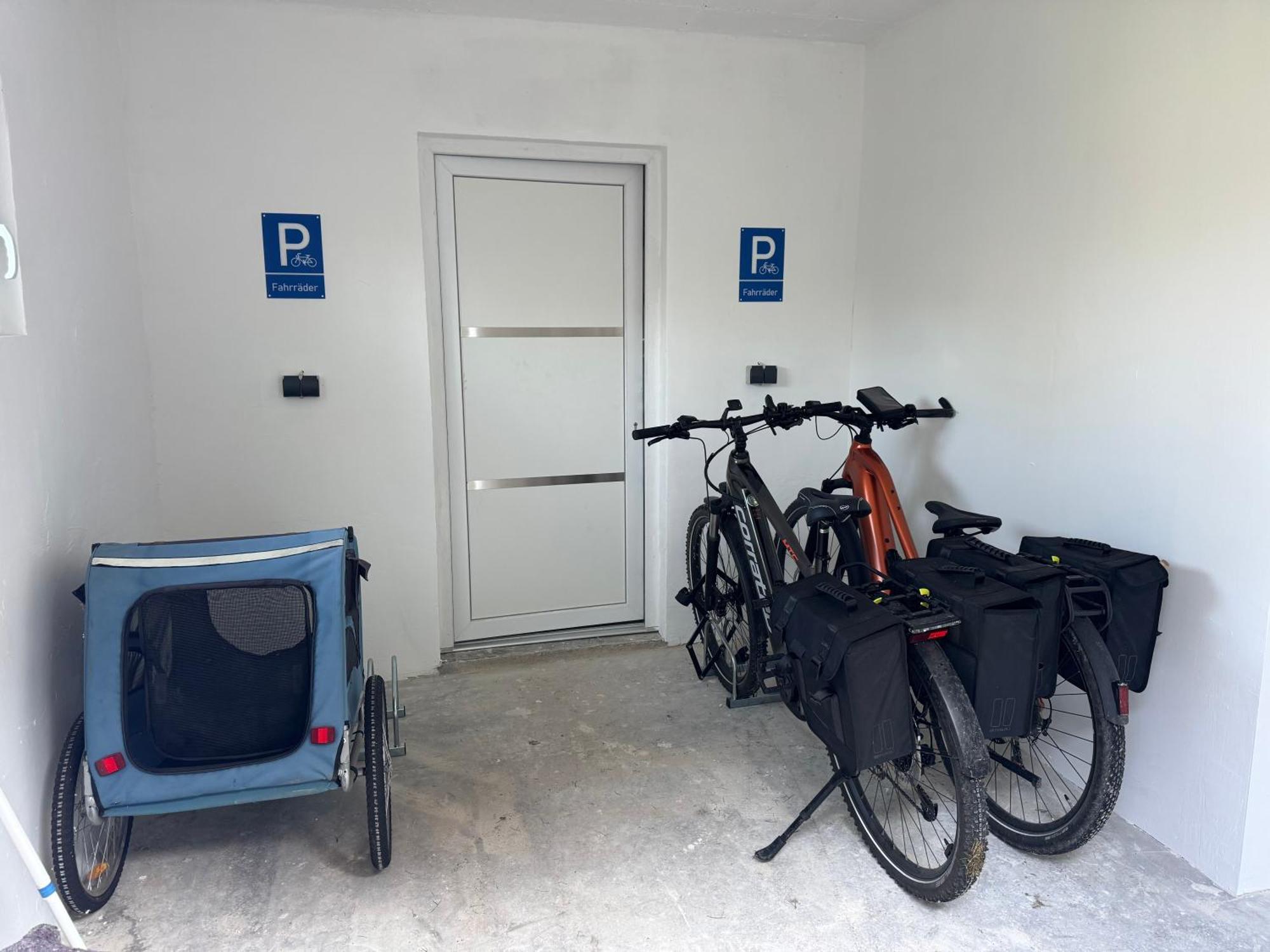 Ferienwohnung Am See Dillich - Ruhige Lage - Eigener Garten - Direkt Neben Einem Natursee Borken  Bagian luar foto